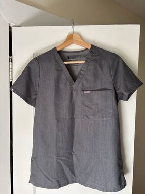 Figs Women’s Scrub Top and Pants XS- Charcoal Gray